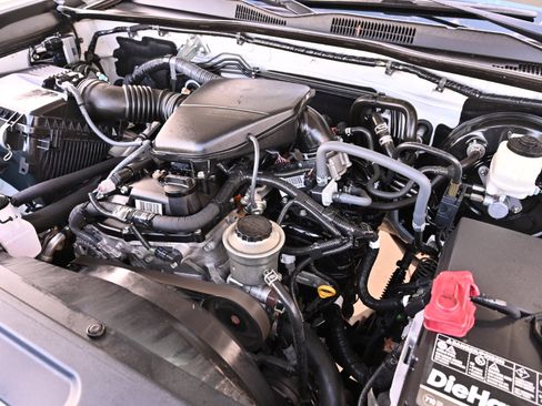 Used 2017 Toyota Tacoma SR AWD/4WD image 29