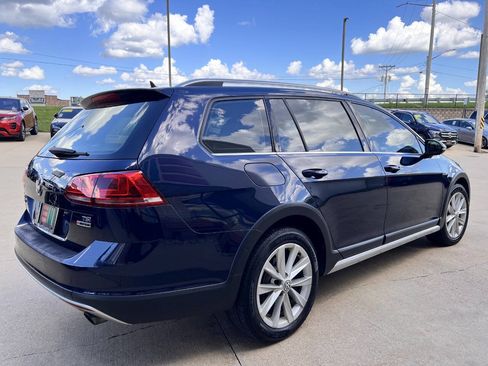 Used 2017 Volkswagen Golf Alltrack SE AWD/4WD image 5