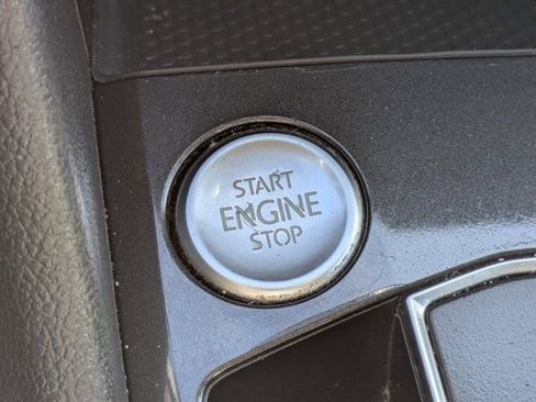 Used 2018 Volkswagen Tiguan SEL image 23