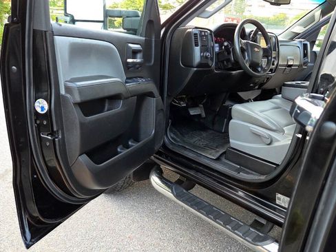 Used 2019 Chevrolet Silverado 2500 W/T w/ Snow Plow Prep Package AWD/4WD image 26