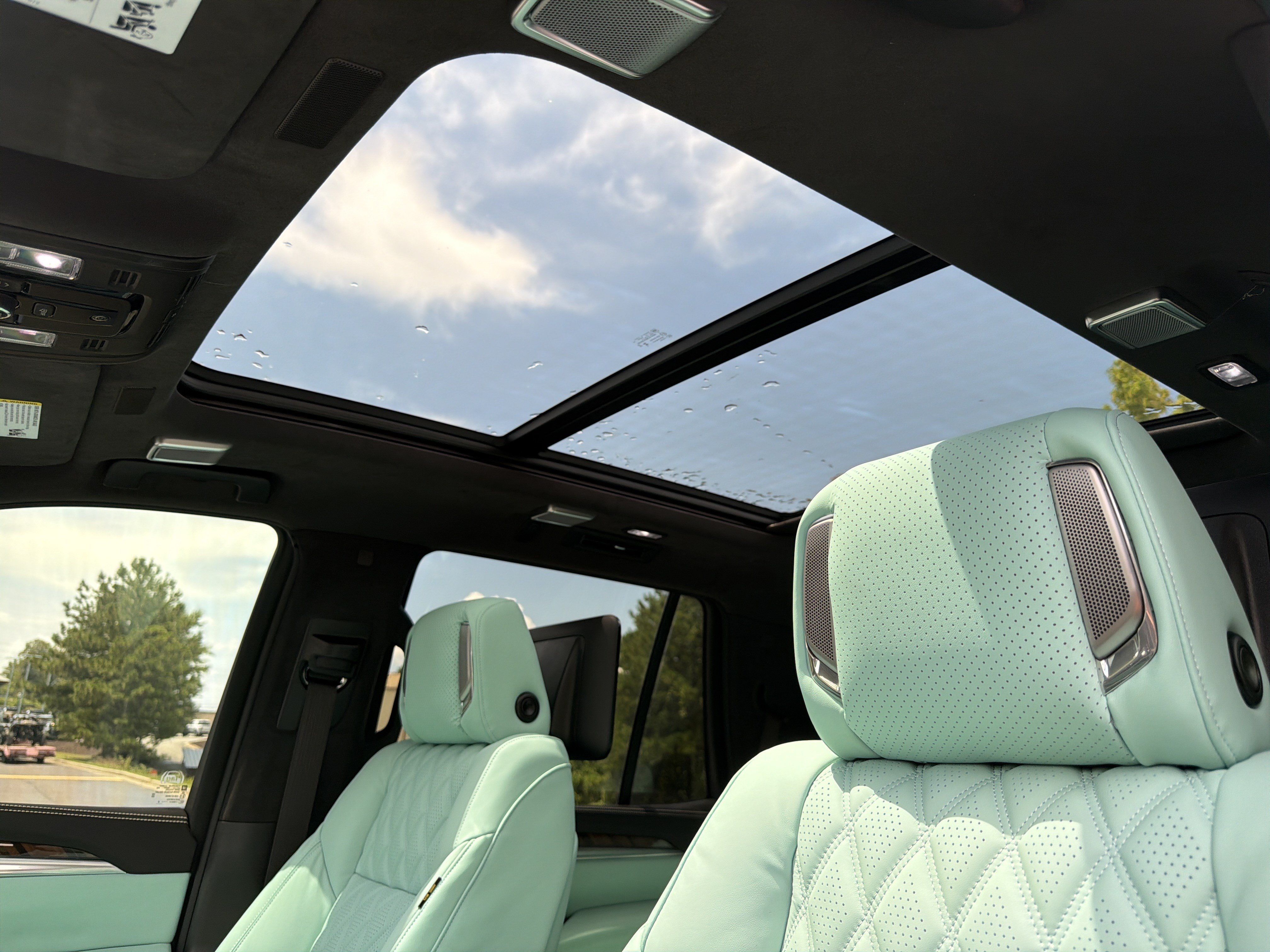 Used 2026 Cadillac Escalade Platinum Sport w/ LPO, Floor Liner Package AWD/4WD image 8