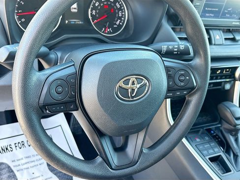 Used 2022 Toyota RAV4 LE image 10