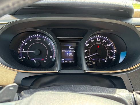 Used 2017 Toyota Avalon Limited image 15