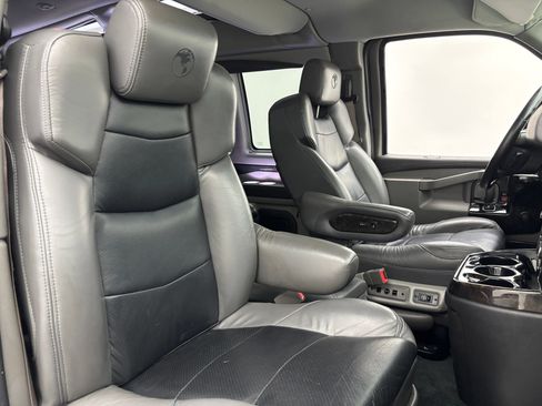 Used 2020 GMC Savana 2500 Extended w/ Enhanced Convenience Package RWD image 25