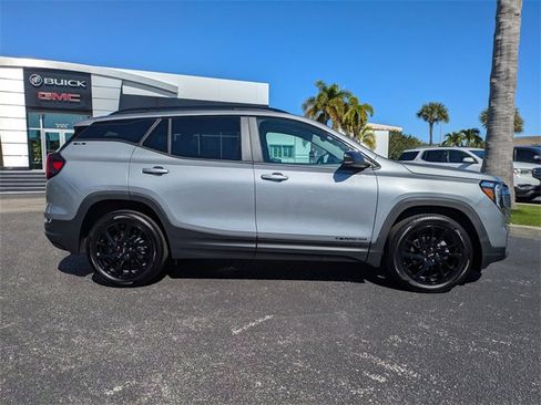 New 2024 GMC Terrain SLE w/ Driver Convenience Package image 3