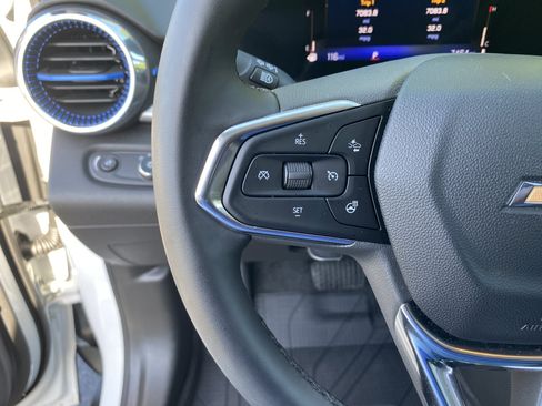 Used 2025 Chevrolet Trax LT w/ LT Convenience Package FWD image 13