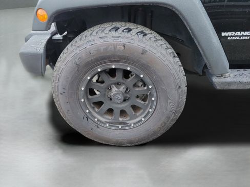 Used 2010 Jeep Wrangler Unlimited Islander image 31