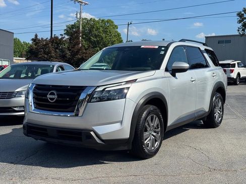 Certified 2025 Nissan Pathfinder SV FWD image 7