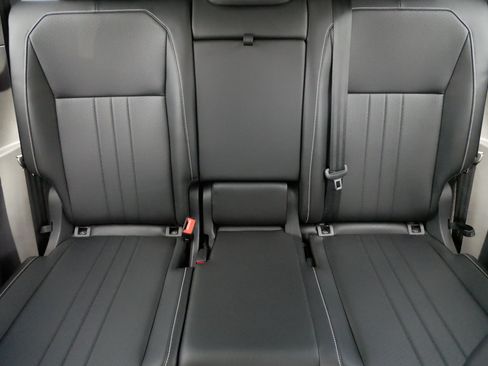 Certified 2023 Volkswagen Tiguan SE R-Line AWD/4WD image 13