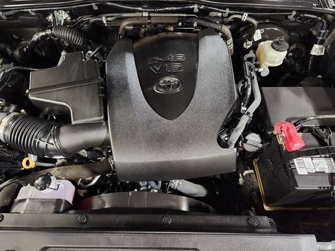 Used 2022 Toyota Tacoma SR5 RWD image 48
