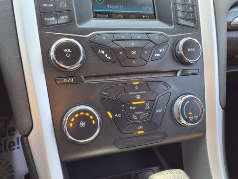 Used 2016 Ford Fusion SE FWD image 9