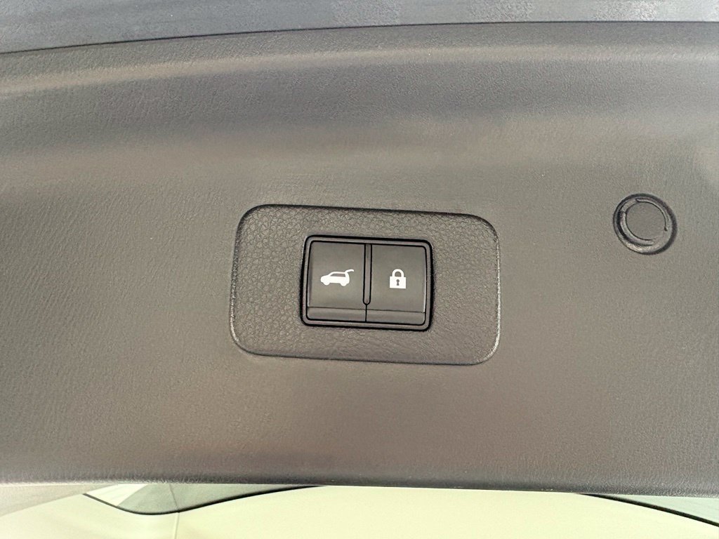 Used 2023 Nissan Armada SL w/ Captain's Chairs Package AWD/4WD image 58