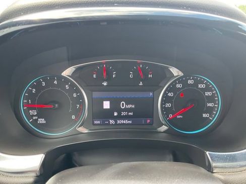 Used 2023 Chevrolet Traverse LT w/ LT Premium Package AWD/4WD image 4