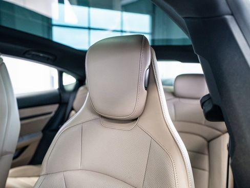 Used 2021 Porsche Taycan image 36