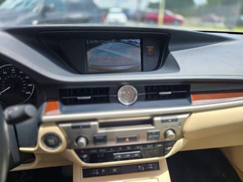 Used 2013 Lexus ES 350 w/ Luxury Pkg FWD image 8