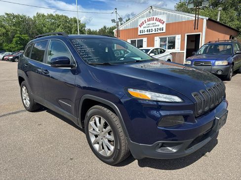 Used 2016 Jeep Cherokee Limited w/ Luxury Group AWD/4WD image 3