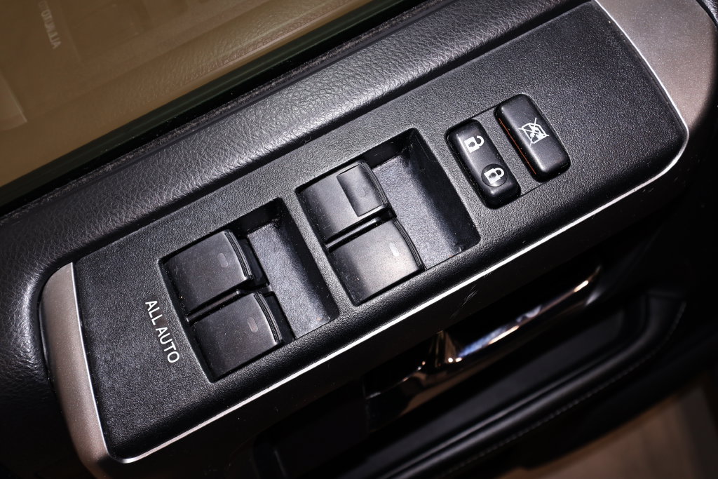 Used 2016 Toyota 4Runner SR5 AWD/4WD image 11