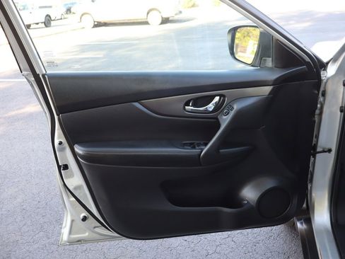 Used 2015 Nissan Rogue S AWD/4WD image 22