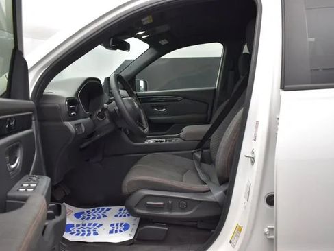 Used 2025 Honda Pilot Sport image 14