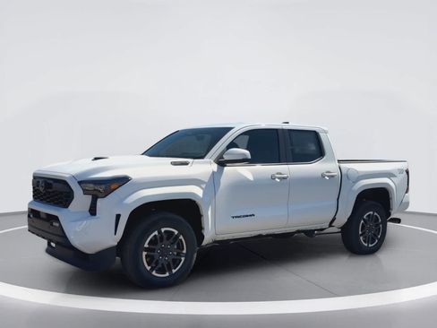 Used 2025 Toyota Tacoma TRD Sport w/ TRD Sport Upgrade Package AWD/4WD image 4