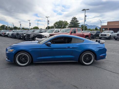 Used 2017 Ford Mustang Coupe RWD image 9