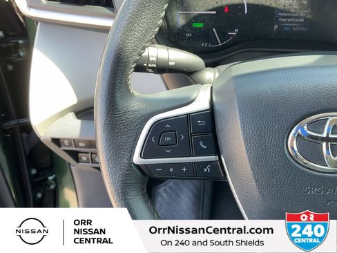 Used 2024 Toyota Sienna XLE FWD image 21