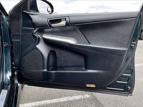 Used 2014 Toyota Camry SE w/ Moonroof Package image 22