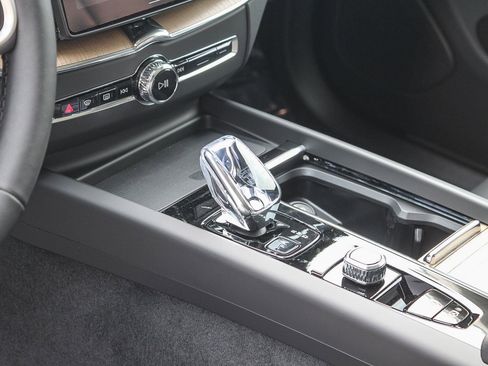 New 2026 Volvo XC60 B5 Ultra w/ Climate Package PRO image 22