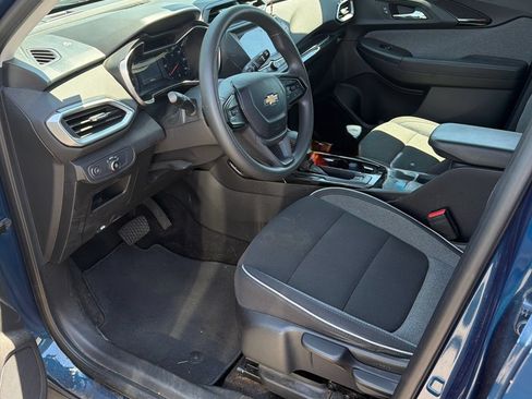 Used 2021 Chevrolet TrailBlazer LS w/ LPO, Blackout Package AWD/4WD image 6