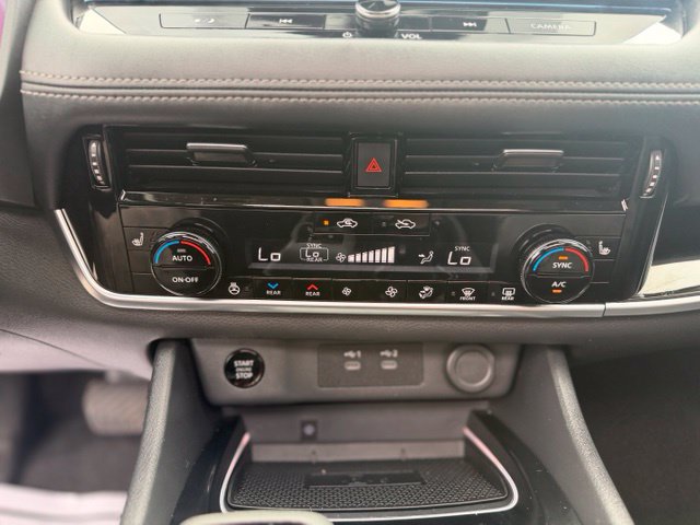 Used 2024 Nissan Rogue SL w/ SL Premium Package AWD/4WD image 17