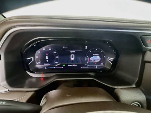 Used 2024 GMC Yukon XL Denali RWD image 12