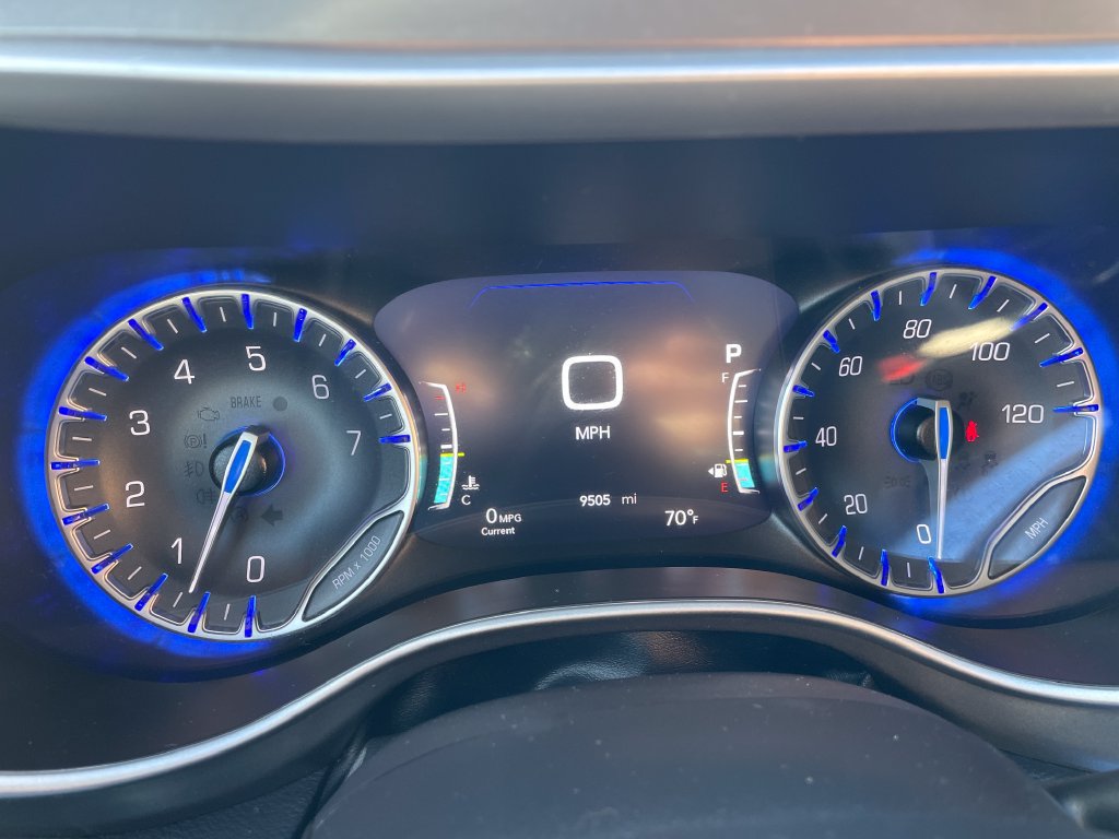 Used 2024 Chrysler Pacifica Touring-L AWD/4WD image 17