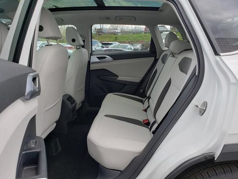 New 2026 Volkswagen Taos SE AWD/4WD image 8
