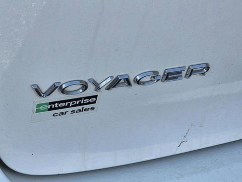 Used 2021 Chrysler Voyager Lxi image 16