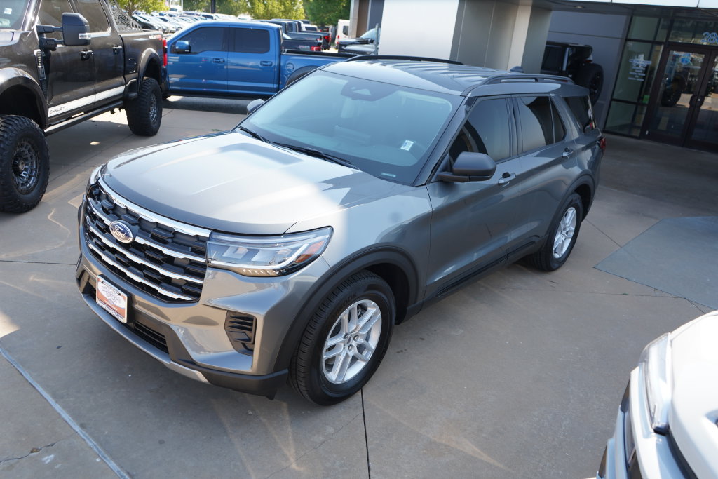 New 2026 Ford Explorer Active RWD image 14