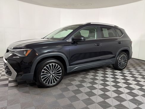 Used 2025 Volkswagen Taos SE FWD image 23
