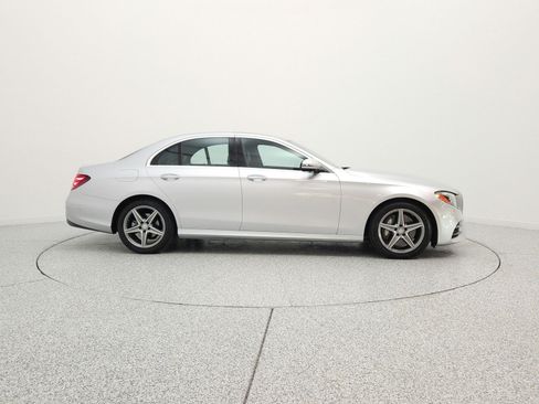 Used 2017 Mercedes-Benz E 300 image 4
