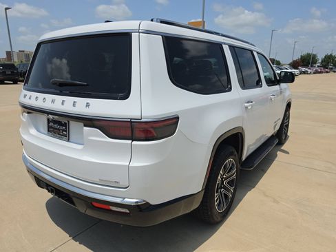 Used 2024 Jeep Wagoneer Series II w/ Flexible Seating Group RWD image 5