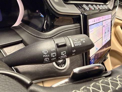 Used 2023 Jeep Grand Cherokee Limited w/ Rear Seat Video Group I AWD/4WD image 31