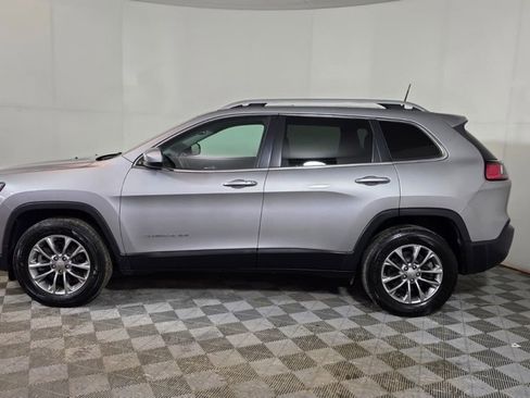 Used 2019 Jeep Cherokee Latitude Plus w/ Comfort/Convenience Group image 3