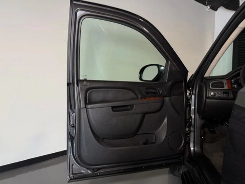 Used 2010 Chevrolet Avalanche LT w/ Luxury Package RWD image 23
