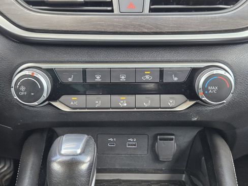 Used 2024 Nissan Altima 2.5 SV w/ SV Premium Package FWD image 21