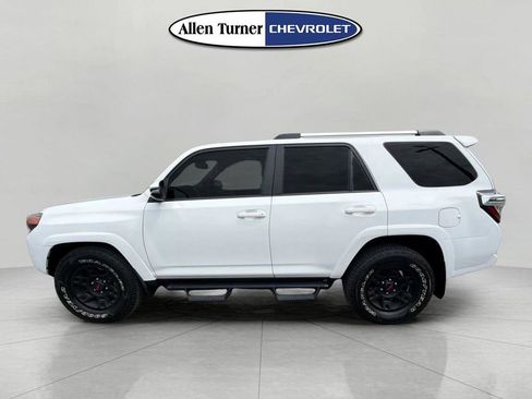 Used 2022 Toyota 4Runner SR5 Premium w/ Moonroof Package RWD image 6