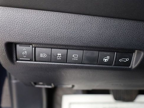 Used 2022 Toyota Venza Limited image 41