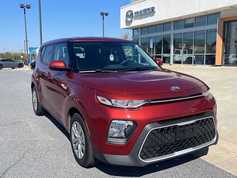 Used 2021 Kia Soul LX image 1
