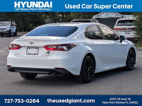 Used 2022 Toyota Camry LE FWD image 5