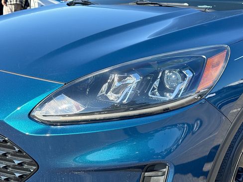 Used 2020 Ford Escape SE Sport image 9