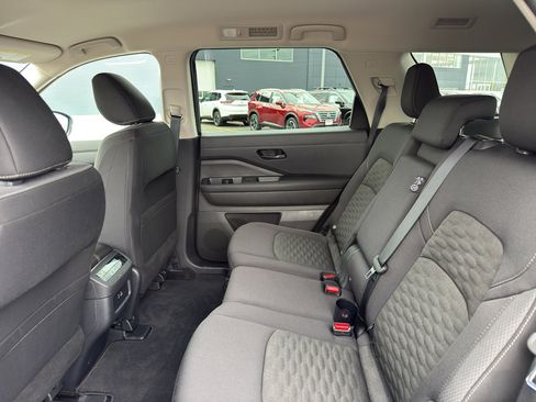 Certified 2025 Nissan Pathfinder SV image 32