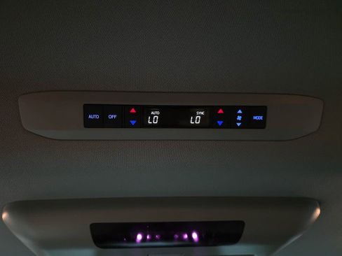Used 2021 Toyota Sienna Limited AWD/4WD image 23