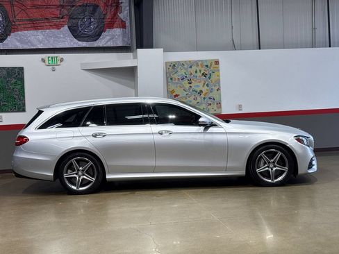 Used 2017 Mercedes-Benz E 400 4MATIC Wagon image 3